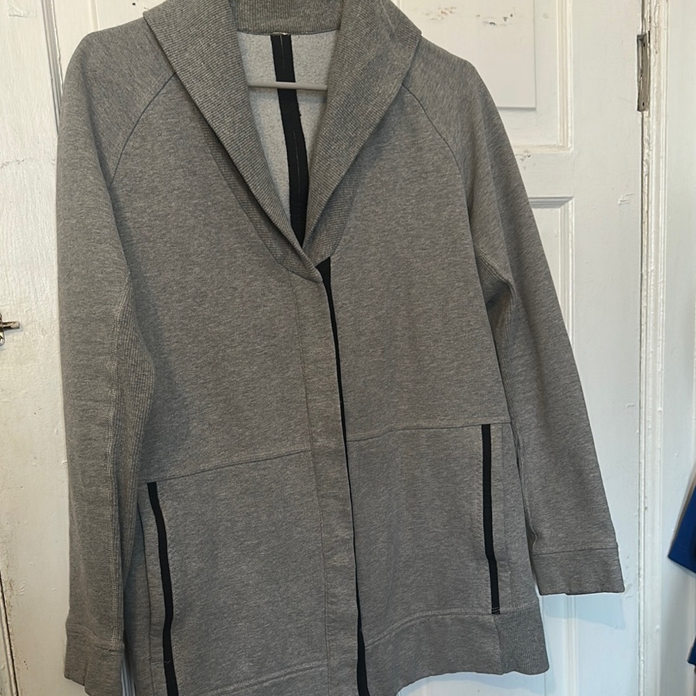 R—Chic Gray Cardigan with Black Trim